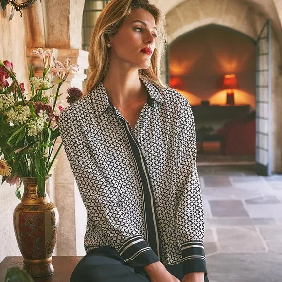 VINCE CAMUTO GEOMETRIC PRINT STRIPE TRIM BLOUSE - Picture 3 of 16